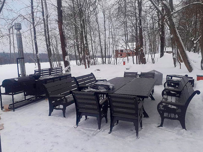 Много качественной уличной мебели Много качественной уличной мебели